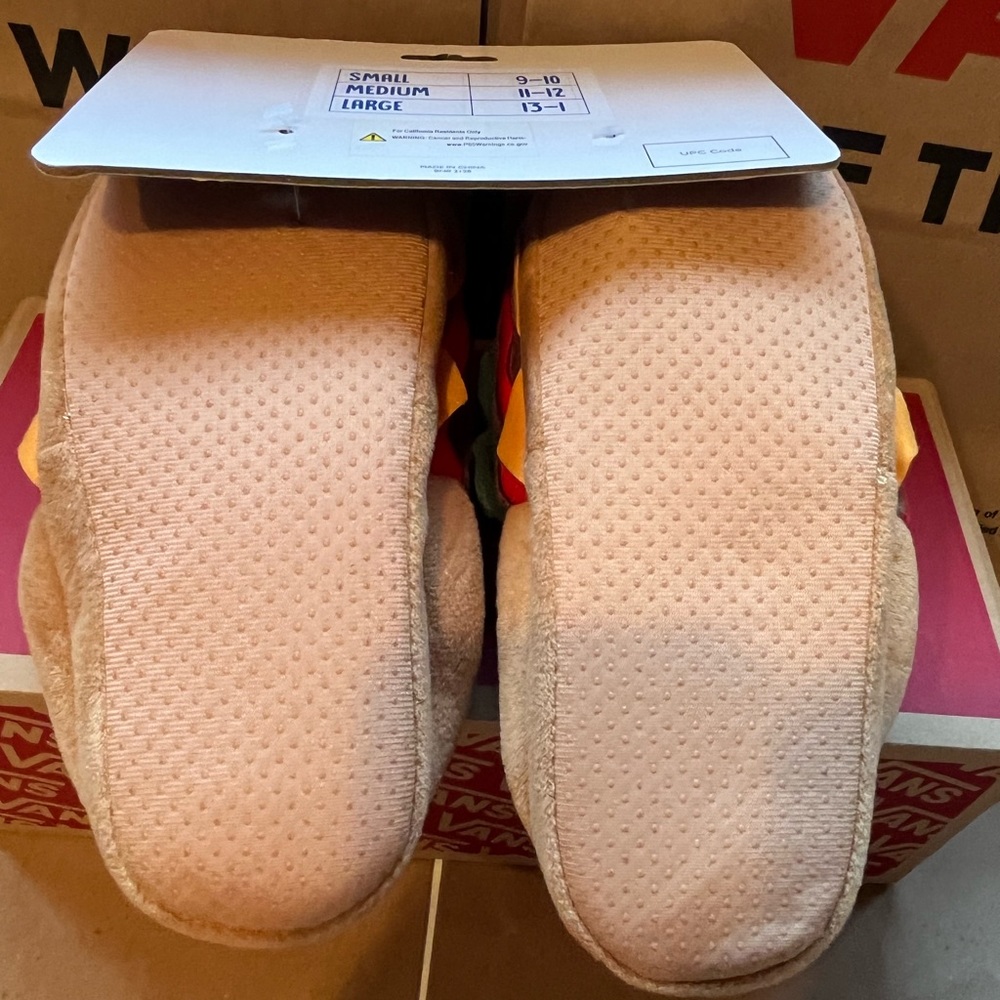Footnotes Slippers - Picture 3 of 4
